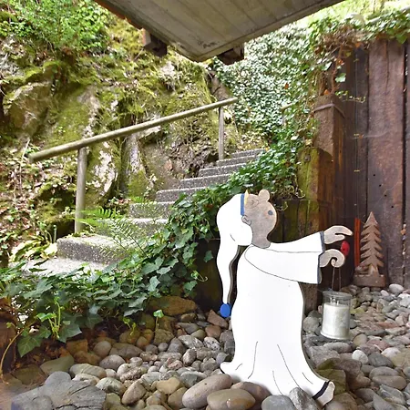Quaint With Private Terrace Garden